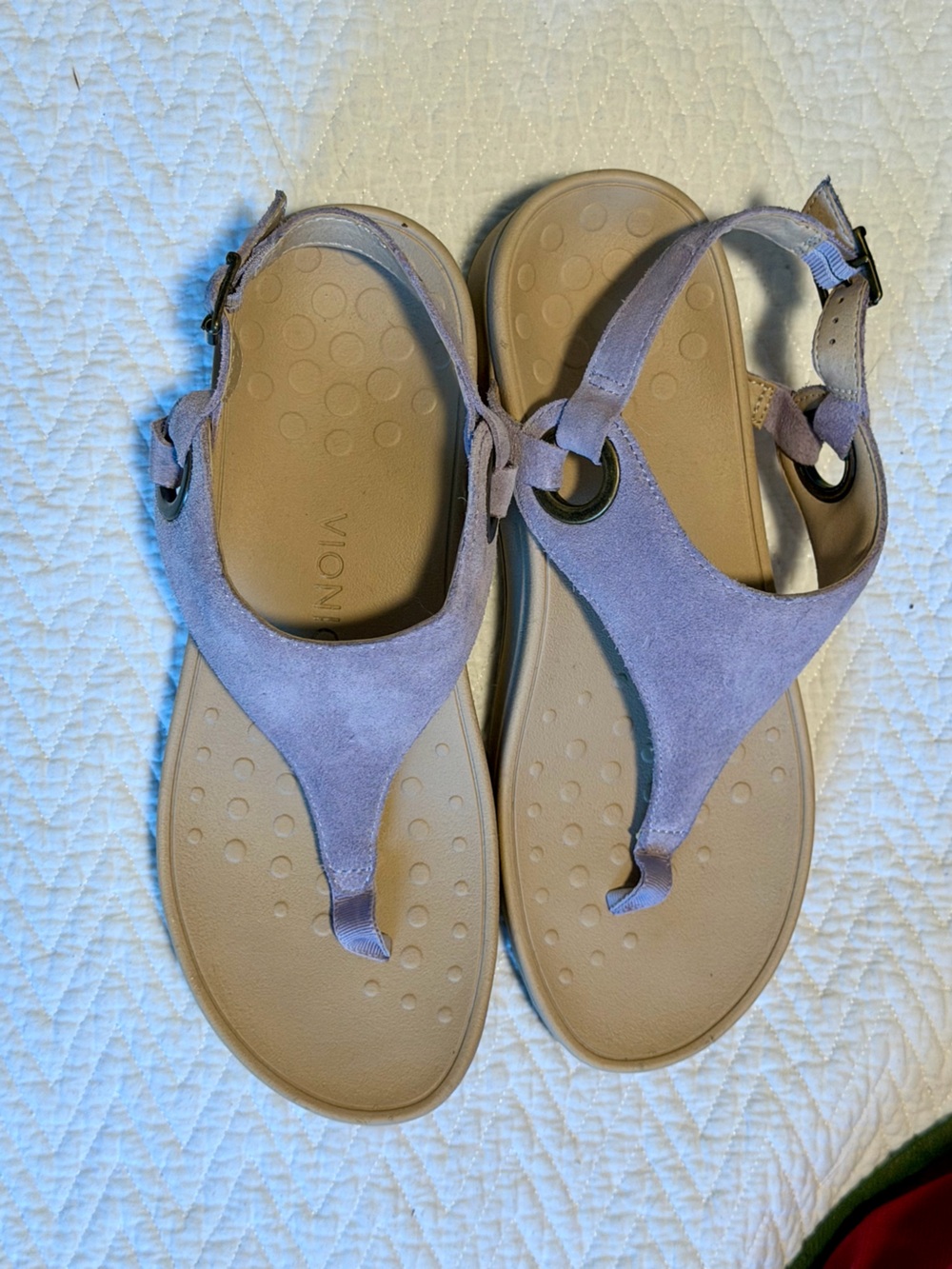 Vionic Lavender Suede T-Strap Sandals